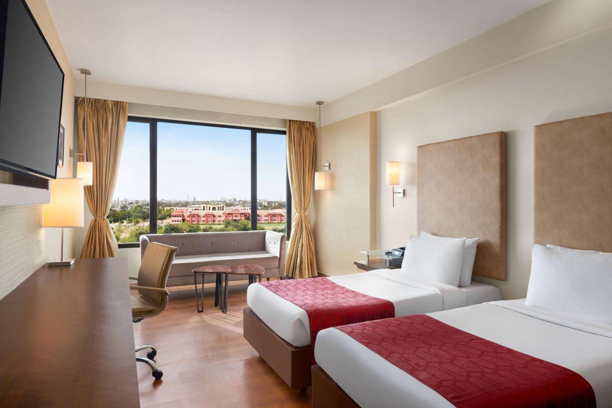 Ramada By Wyndham Jaipur North Hotel Ngoại thất bức ảnh